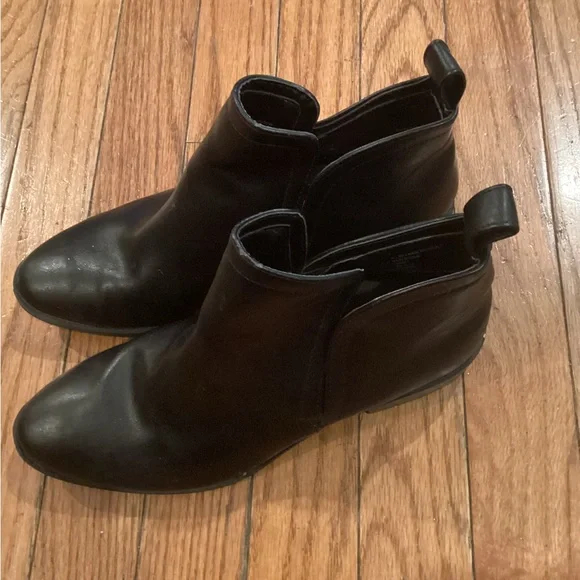 Black Boots New - Picture 2 of 6